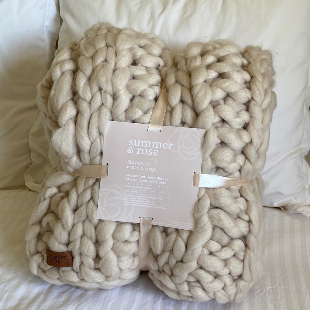 Summer & Rose Mia Chunky Knit Blanket Beige/Rustic Wood Color - Never Used